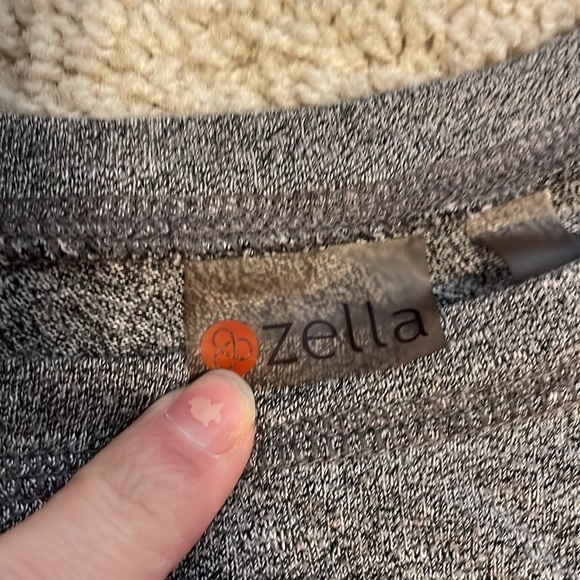 Zella L charcoal gray long sleeve top with twist bottom - Picture 4 of 10